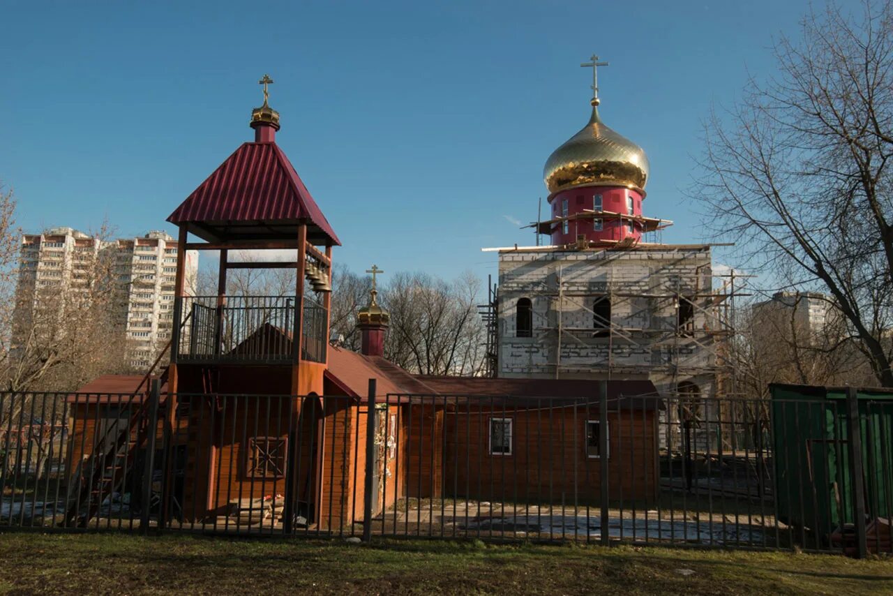 храм сретения в бирюлево. бирюлево западное храм на булатниковской улице. храм сретения господня в бирюлево. храм в бирюлево западное сретение господне. церковь сретения господня в западном бирюлёво.