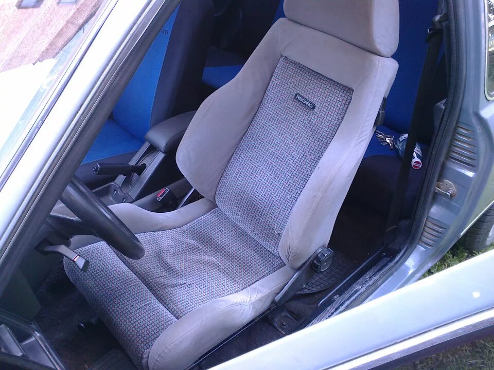 Ford sierra recaro. Замена сидений тойота. Сиденья toyota vitz. Передние сиденья тойота супра. Круз штатные кресла.