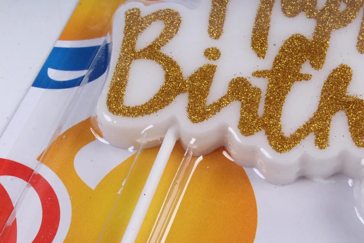 Праздничный торт со свечами. Этикетки для соевых свечей. Свечи для детей. Свечка с надписью. Свеча с тайным посланием.