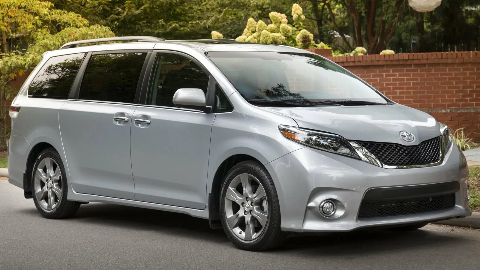 Покажи марки тойоты. Тойота Сиенна 2022. Toyota Sienna xl30. Toyota Sienna 2023. Тойота Сиенна 2020.