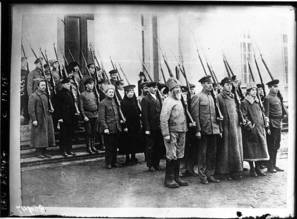 1918 - 1922 г. тема гражданская война. гражданская война это война между гражданами одного государства. антоновское восстание 1921. - гражданская война в россии.