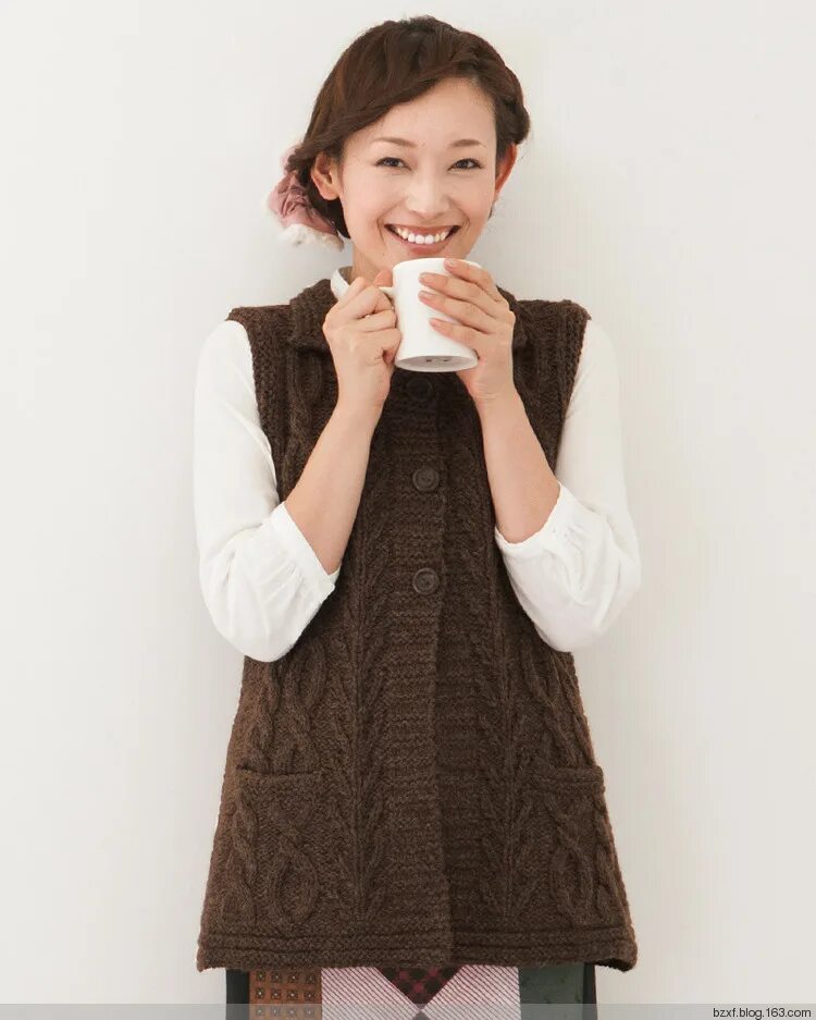 жилетка для мамы. жилетка для мамы и дочки. жилеты из пряжи кауни. жилет спицами. жилетка для бабушки.