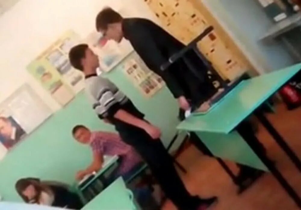 Лижу однокласснице в школе