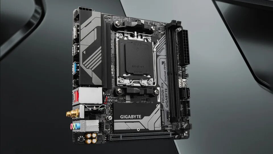 Gigabyte a620i AX. Материнская плата Mini ITX LGA 1700. Материнские платы с графическим процессором. Gigabyte материнка бэкплейт.