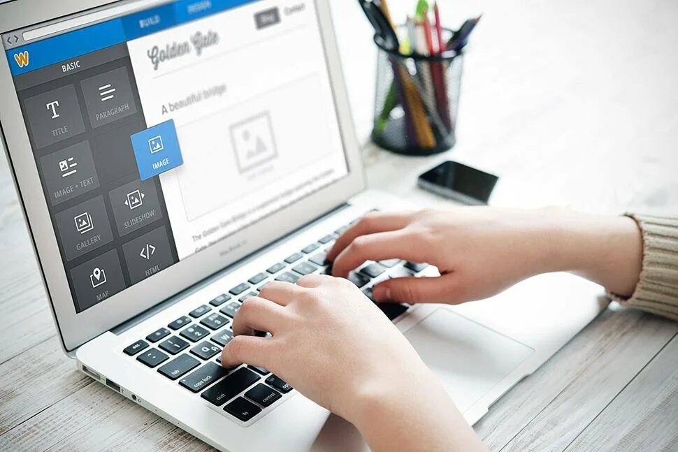 Web being. Конструктор сайтов. Компьютер WORDPRESS. WORDPRESS ноутбук. Сервисы для e-Commerce.