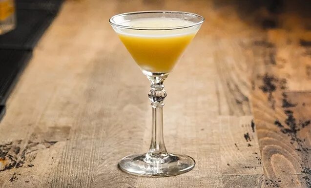 Brandy crusta коктейль. Солодовое золото коктейль. Золотая мечта коктейль. Коктейль с золотом. Коктейль с кальвадосом.