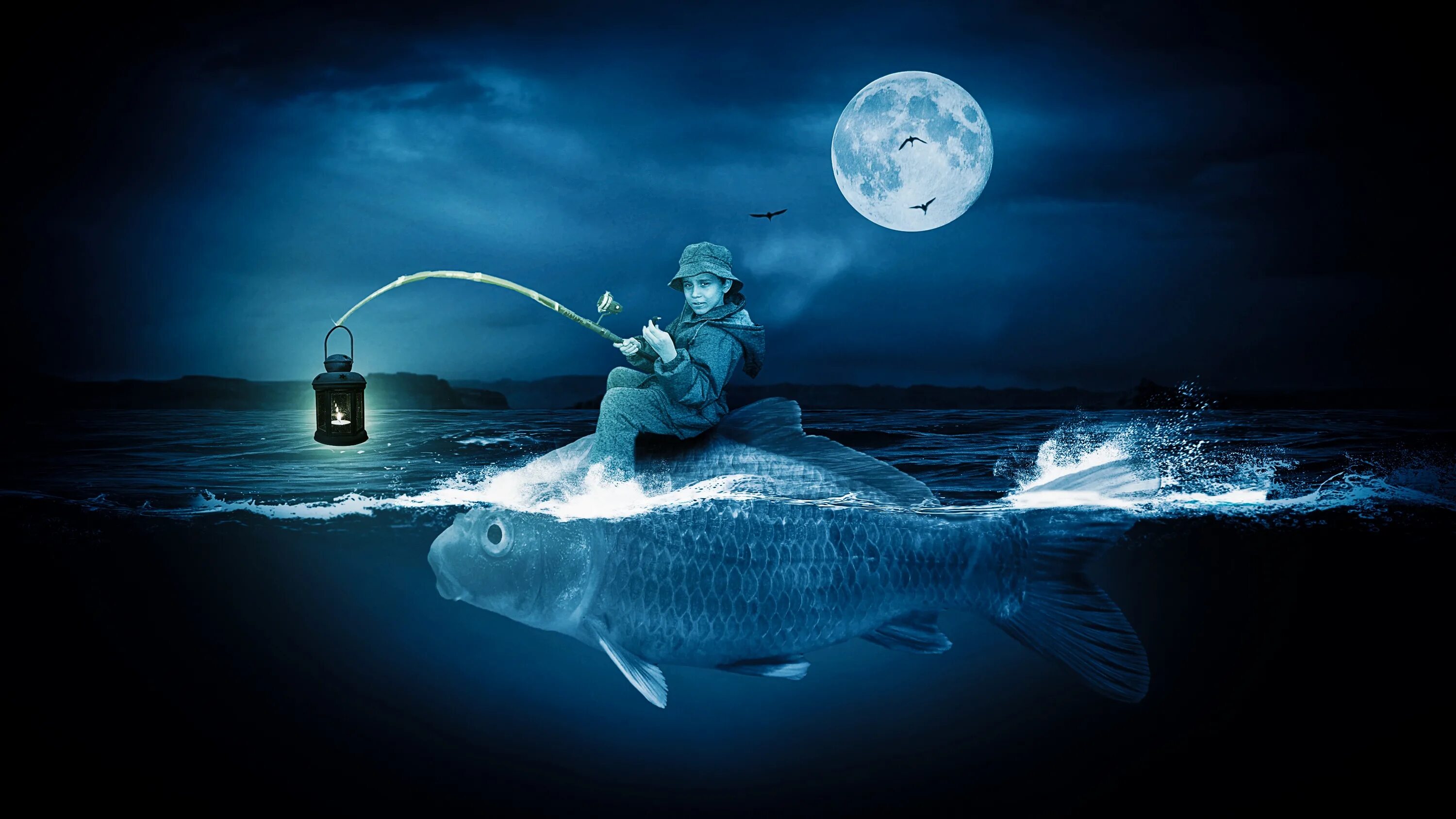 Рыбы и рыбалка. Рыбак с рыбой. Рыба большая. Обои рыбалка.