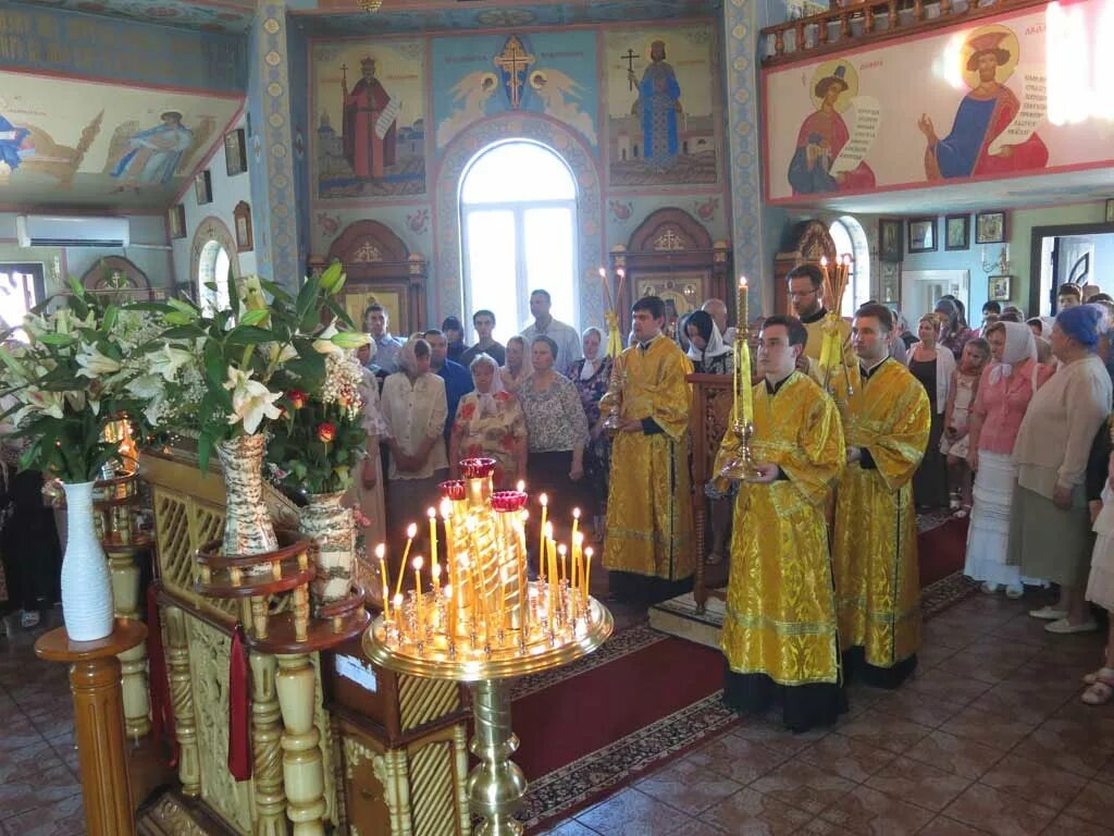 Центр святого луки каменск. Купянск храм Луки Крымского. Храм святителя Луки Крымского в Донецке. День памяти Луки Крымского 11 июня Симферополь. Больница Луки Крымского старый Оскол.