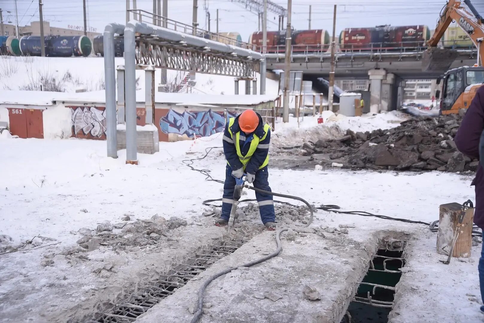 Ремонт моста в городе. Мост Шограш Вологда. Вологда Шограш на Конева мост. Река Шограш Вологда. Ремонт моста.