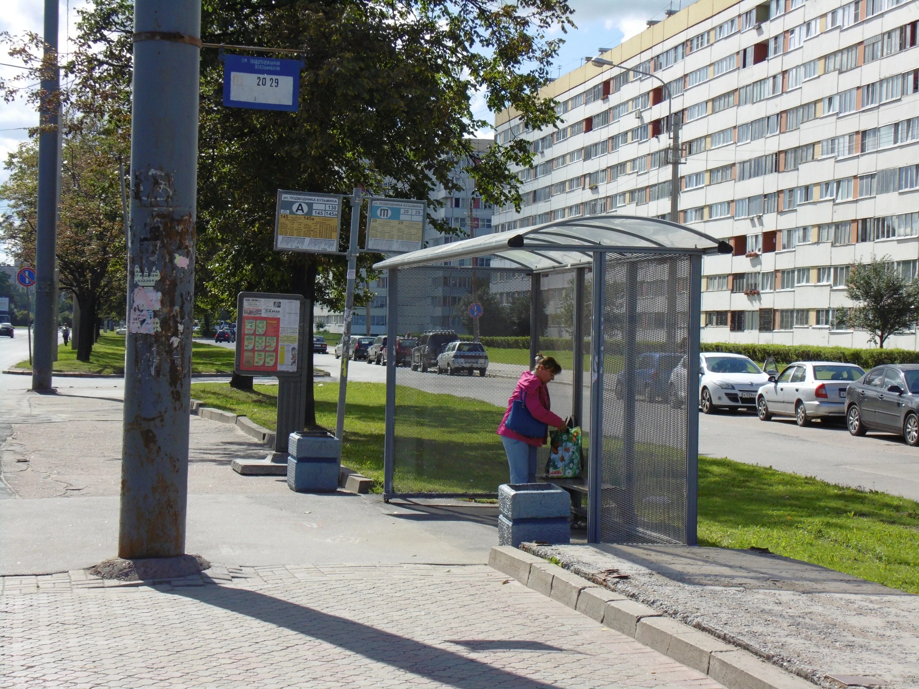 Ост спб. Автобусная остановка СПБ. Остановки в Питере. Остановка общественного транспорта Петербург. Старые автобусные остановки СПБ.