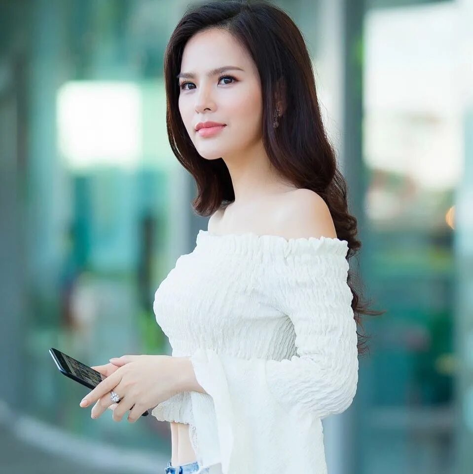 Ане туту. Huyen Huynh актриса. Тхи Хуен Нгуен actress. Нгуен Тхань Хуен. Ана Нгуен.