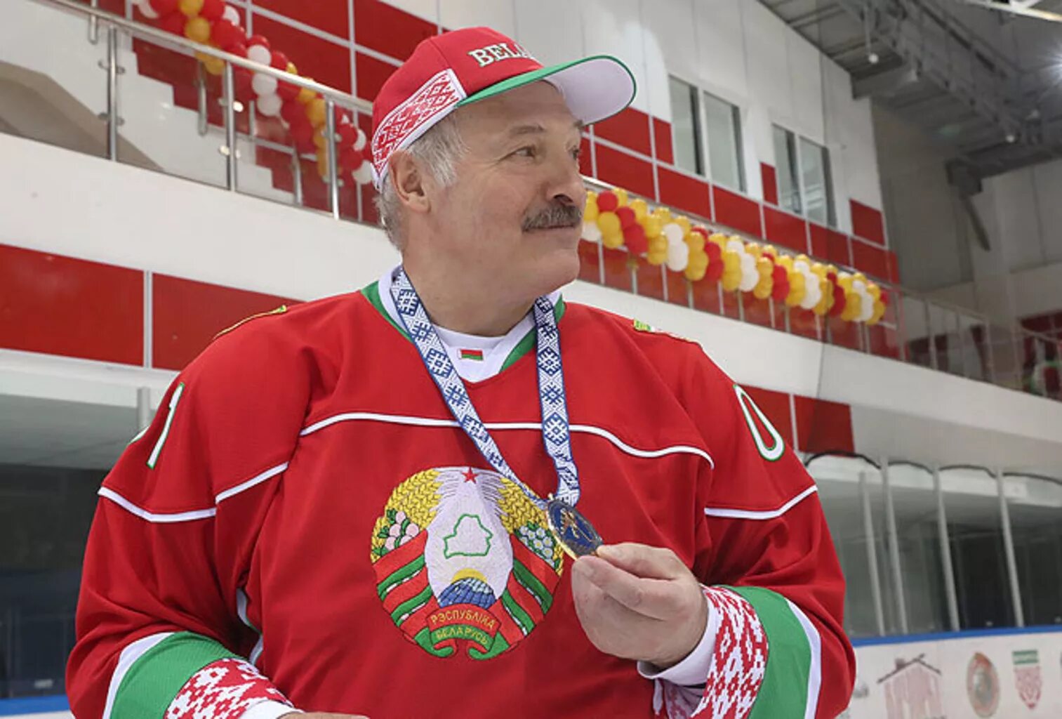 Где работает лукашенко. Александр григорьевич лукашенко. александр лукашенко молодой. александр лукашенко спорт. лукашенко в молодости.
