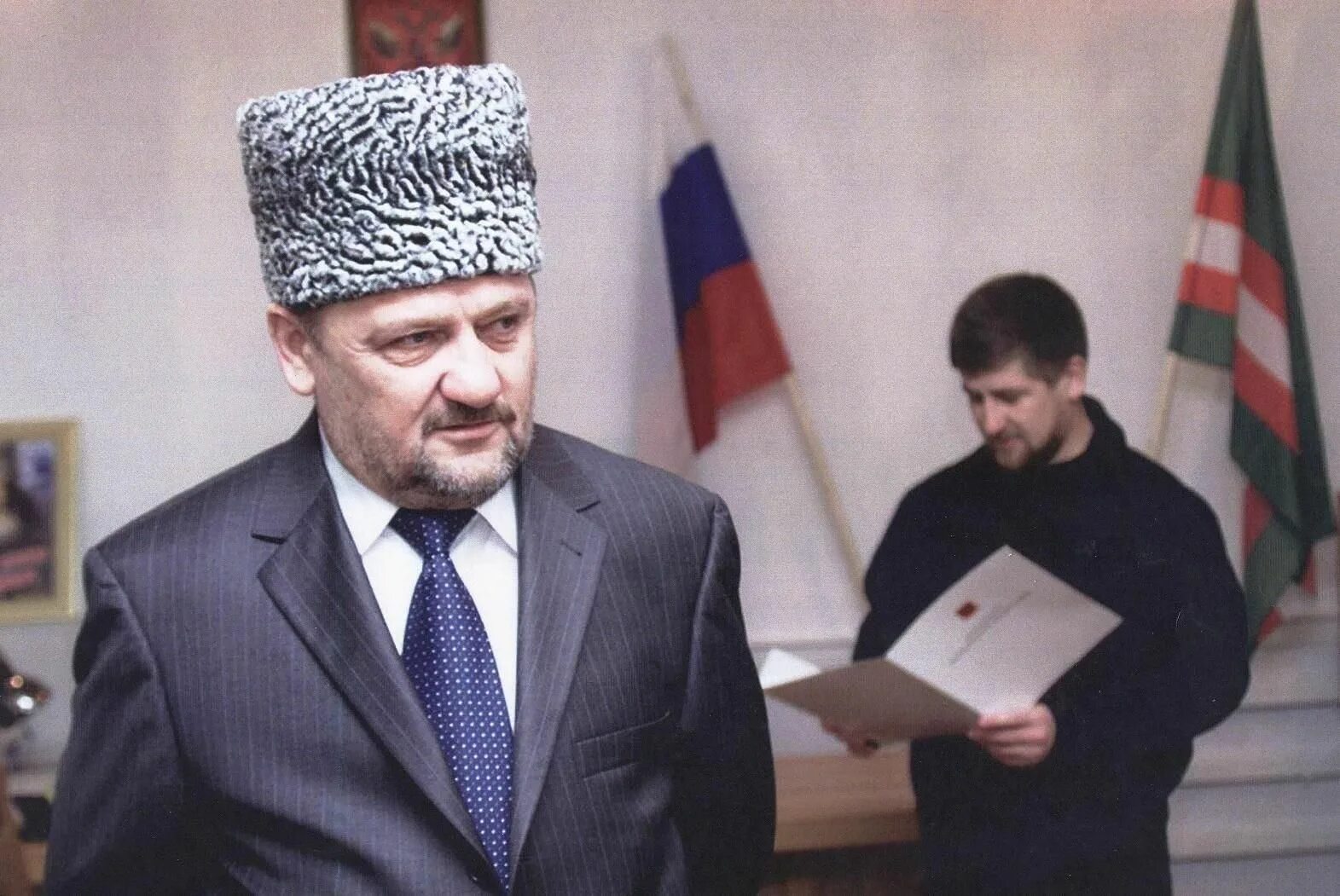 Ахмат кадыров. Ахмат хаджи в молодости. Ахмата-хаджи кадырова. Ахмат кадыров портрет. Ахмад хаджи кадыров.