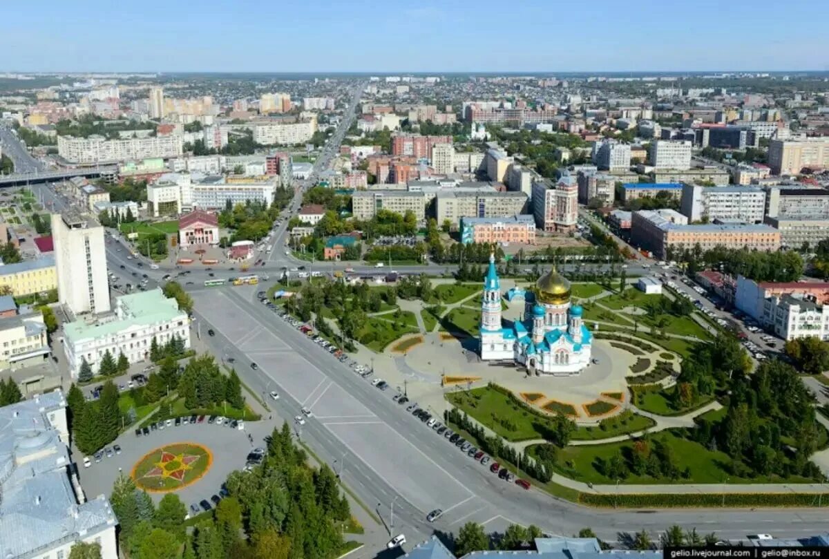 Сколько городу омску. Соборная площадь Омск. Омск Соборная площадь (Омск). Город Омск с высоты птичьего полета. Город Омск Соборная площадь с высоты.