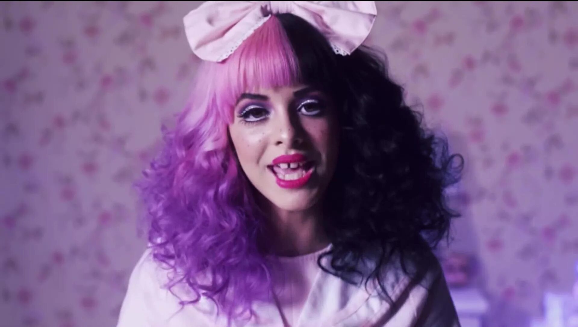 Melanie martinez office. Мелани Мартинес. Мелани Мартинес 2021. Мелани Мартинес 2015. Мелани Мартинес 2016.