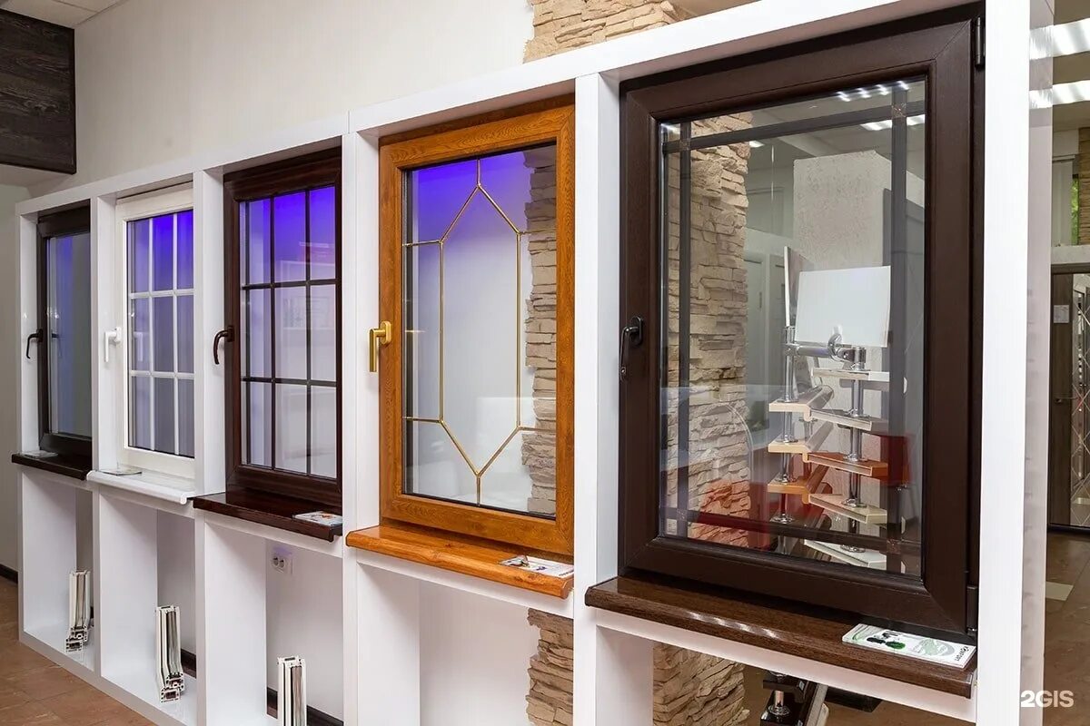 Окна kaleva. Window company. Window company. Стеклопакеты в английском стиле. Окно в офисе.