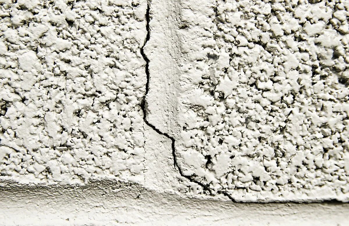 Трещины вокруг. Трещины в бетоне. Щели в бетоне. Бетонная стена с трещинами. Жидкий бетон для трещин.