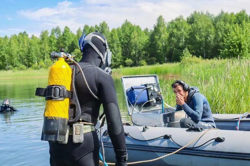 Суббота 30 июля. Водолазы спасатели ищут в водоёме. Водолаз спасатель. Водоемы Томска. Водолазы Кантатское водохранилище.