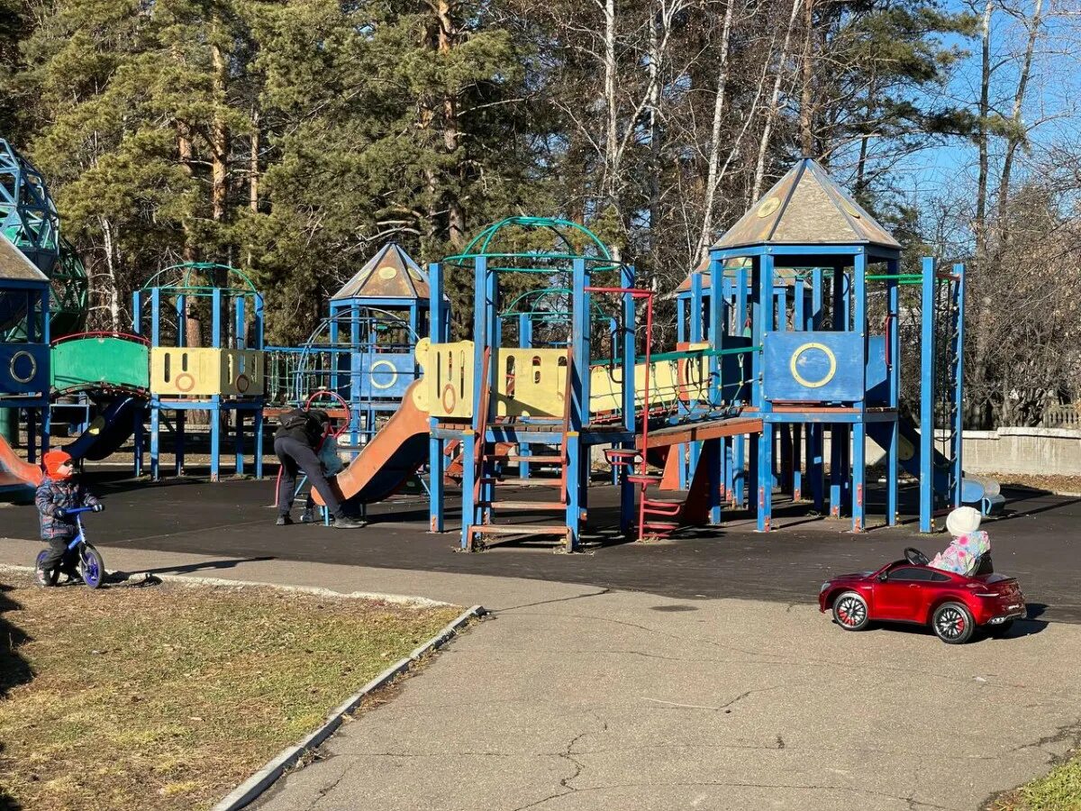 Парк Современник Ангарск. Детская площадка Современник Ангарск. Площадка в ДК Современник Ангарск благоустройство. Площадка в ДК Современник Ангарск. Зеленый городок ангарск