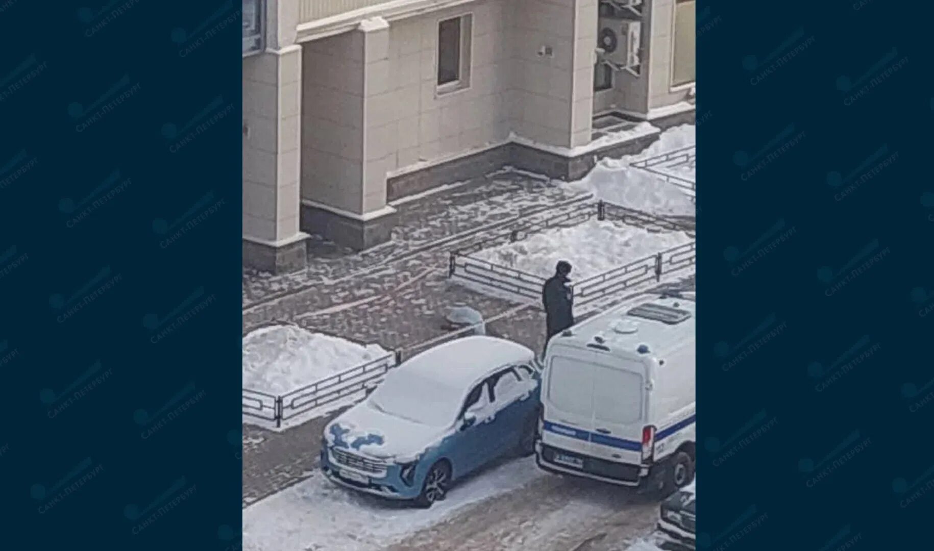 Человек выпал из окна спб. Мужчина выпал из окна в санкт-петербурге. Человек выпал из окна спб. Выпала из окна в санкт-петербурге. Девушка выбросилась из окна в санкт-петербурге.