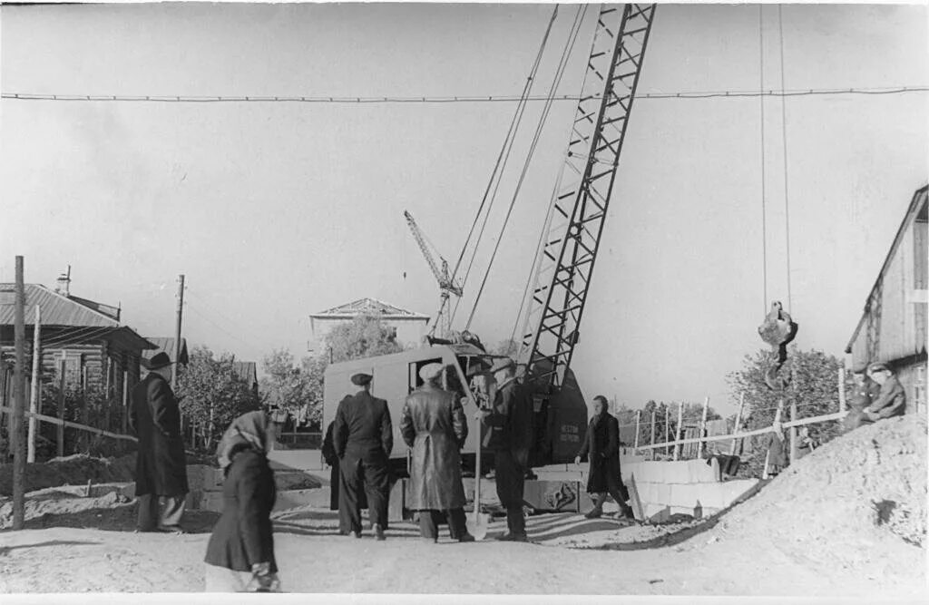 Мгу 1953 год. Стройка старое. Стройка тольятти 60х. Красноярск в прошлом. Оловозаводская 6 старые фото.