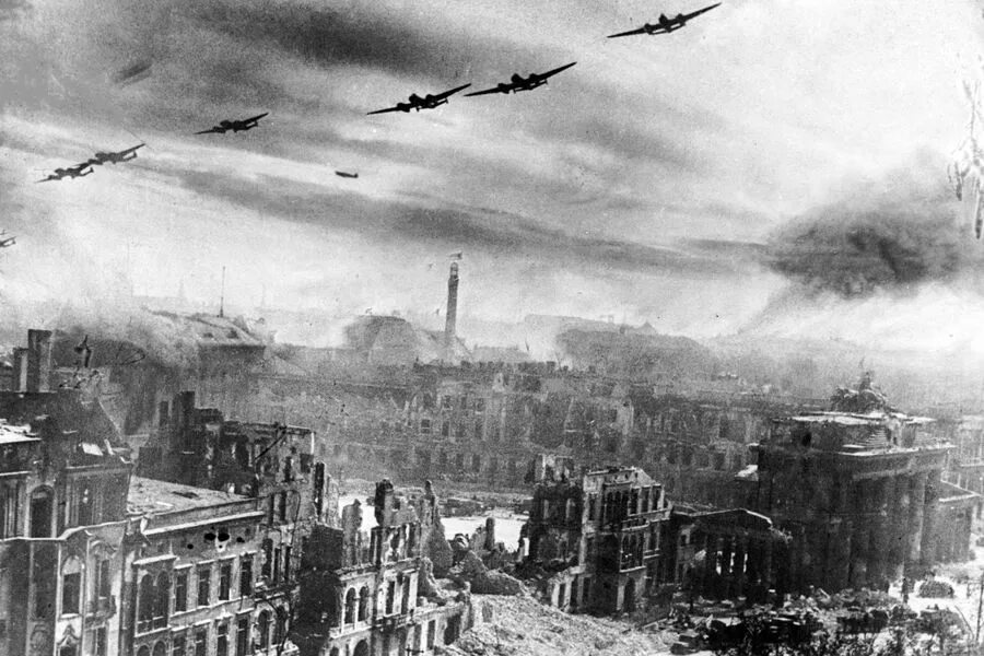 22 июня вторая мировая. Бомбардировка Берлина 1945. Битва за Берлин 1945. Бомбардировка Берлина в 1941.