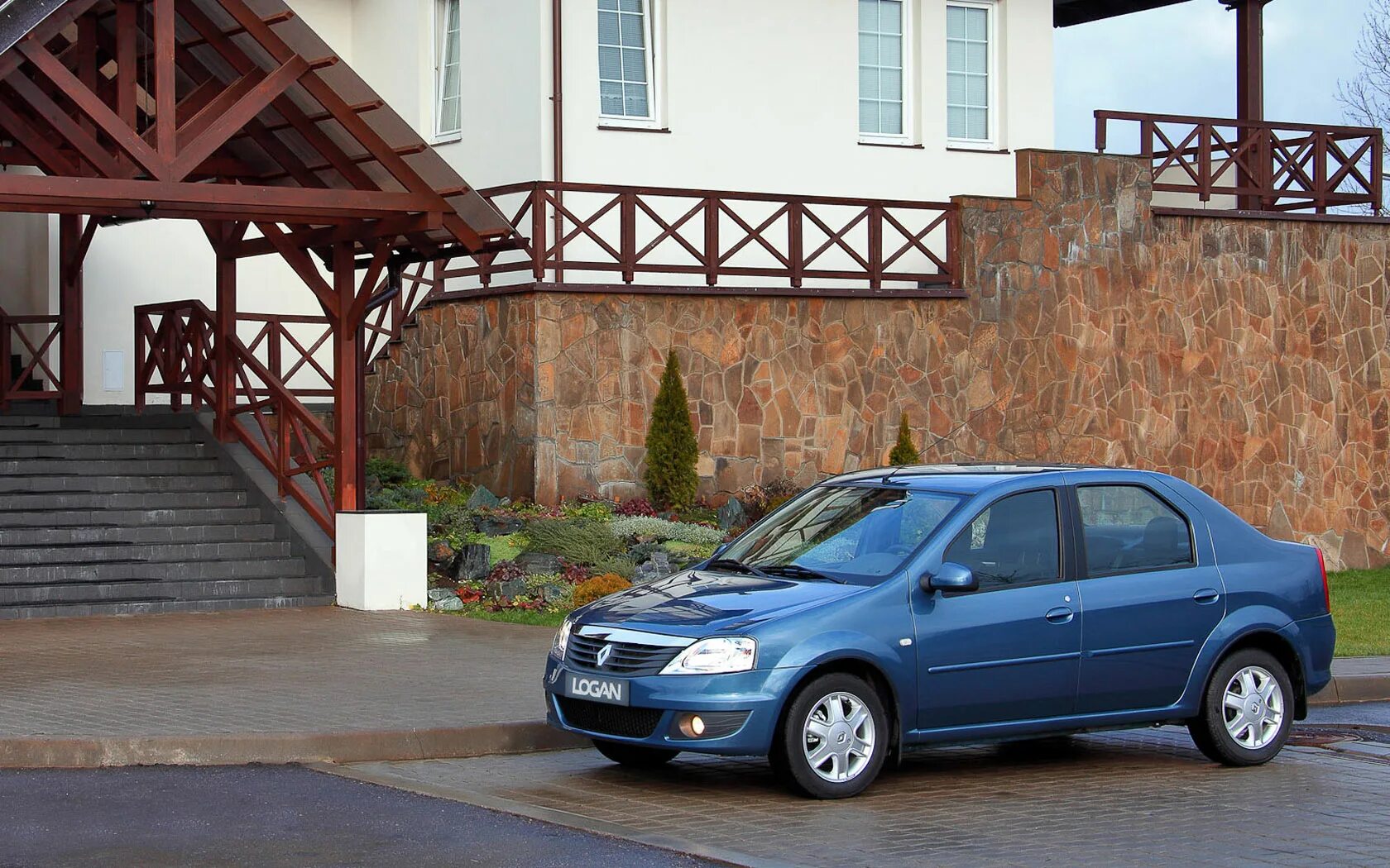 Рено логан сколько поколений. Ренаулт Логан 2010. Рено Логан 1. Renault Logan 2010. Рено Логан 1 поколение.