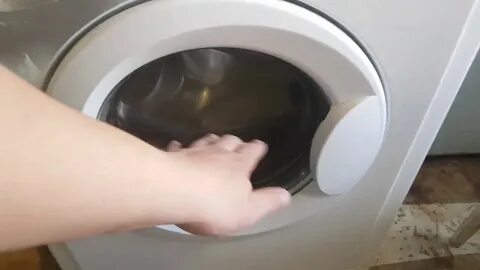 В выключенной машинке набирается вода барабан