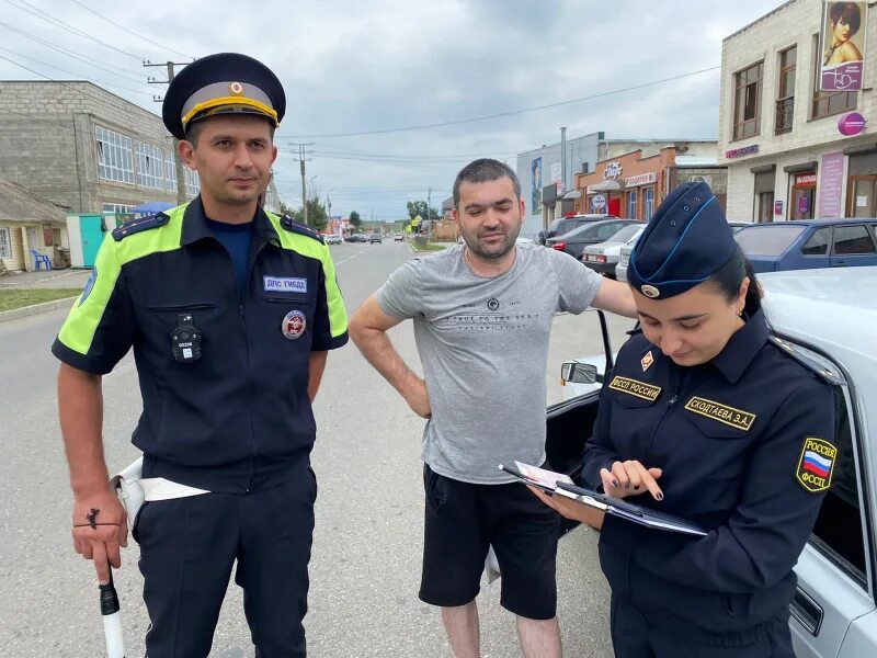 Сотрудник ГИБДД. Полицейский ДПС. Сотрудник ГАИ. Работник ГИБДД должников. Сайт 15 новостей