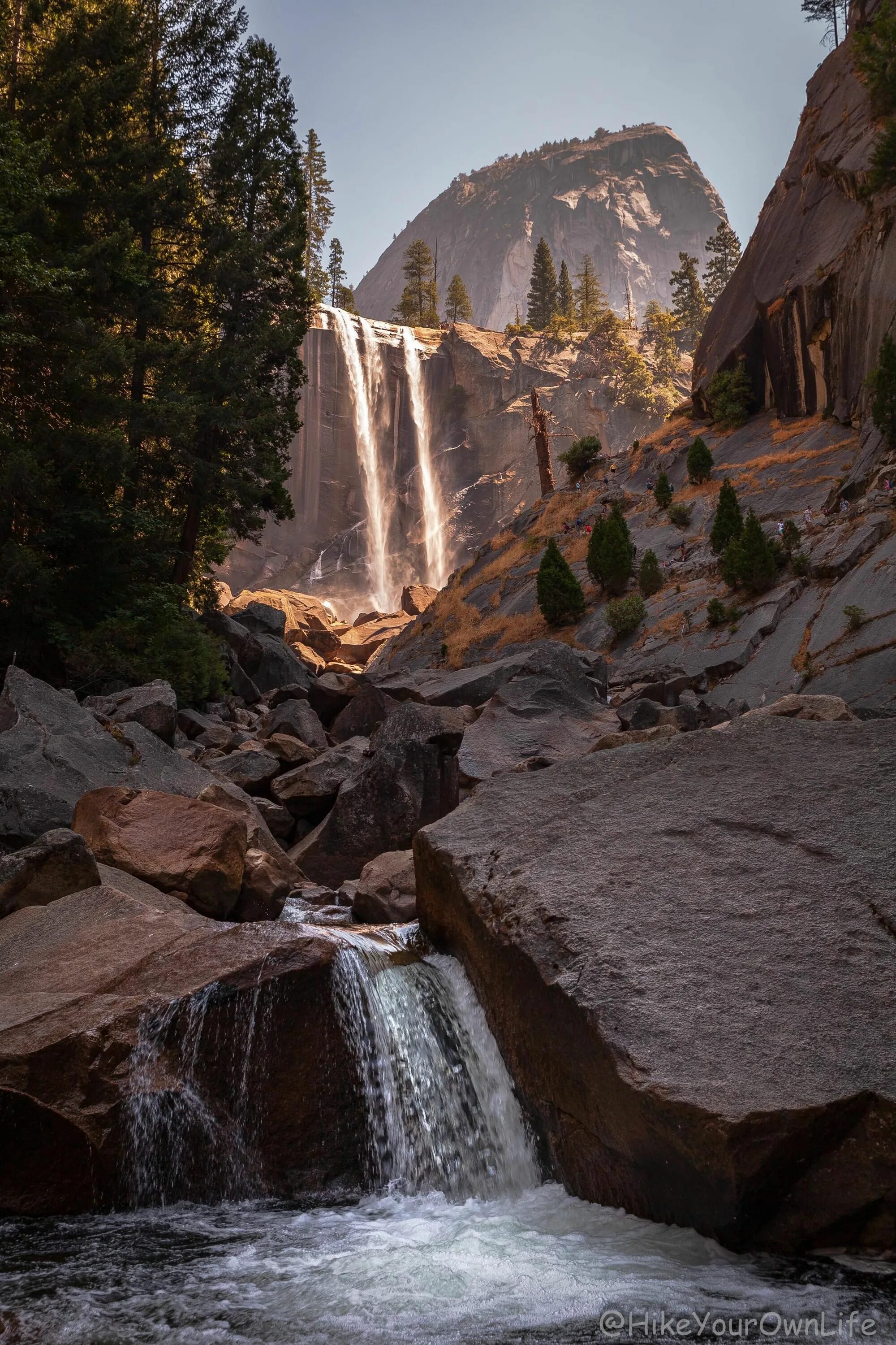 Stepped fall. Vernal Falls Yosemite. Yosemite distance. Vernal. Калифорния Ахвани отель в Йосемити парке отзывы туристов.