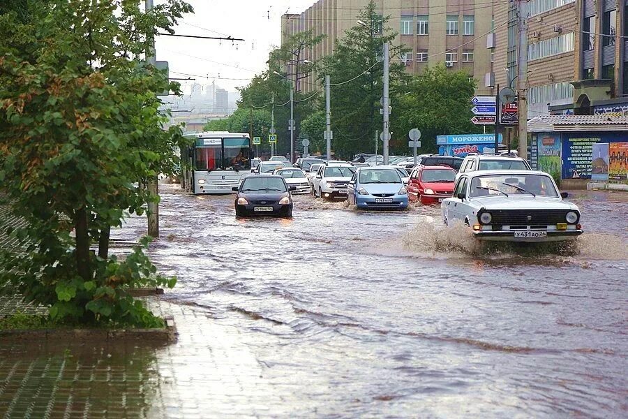 Дождь красноярск погода. Ливень в Красноярске. Красноярск послпосле дождя. Ливень в Красноярске сегодня. Дождливый день Красноярск.