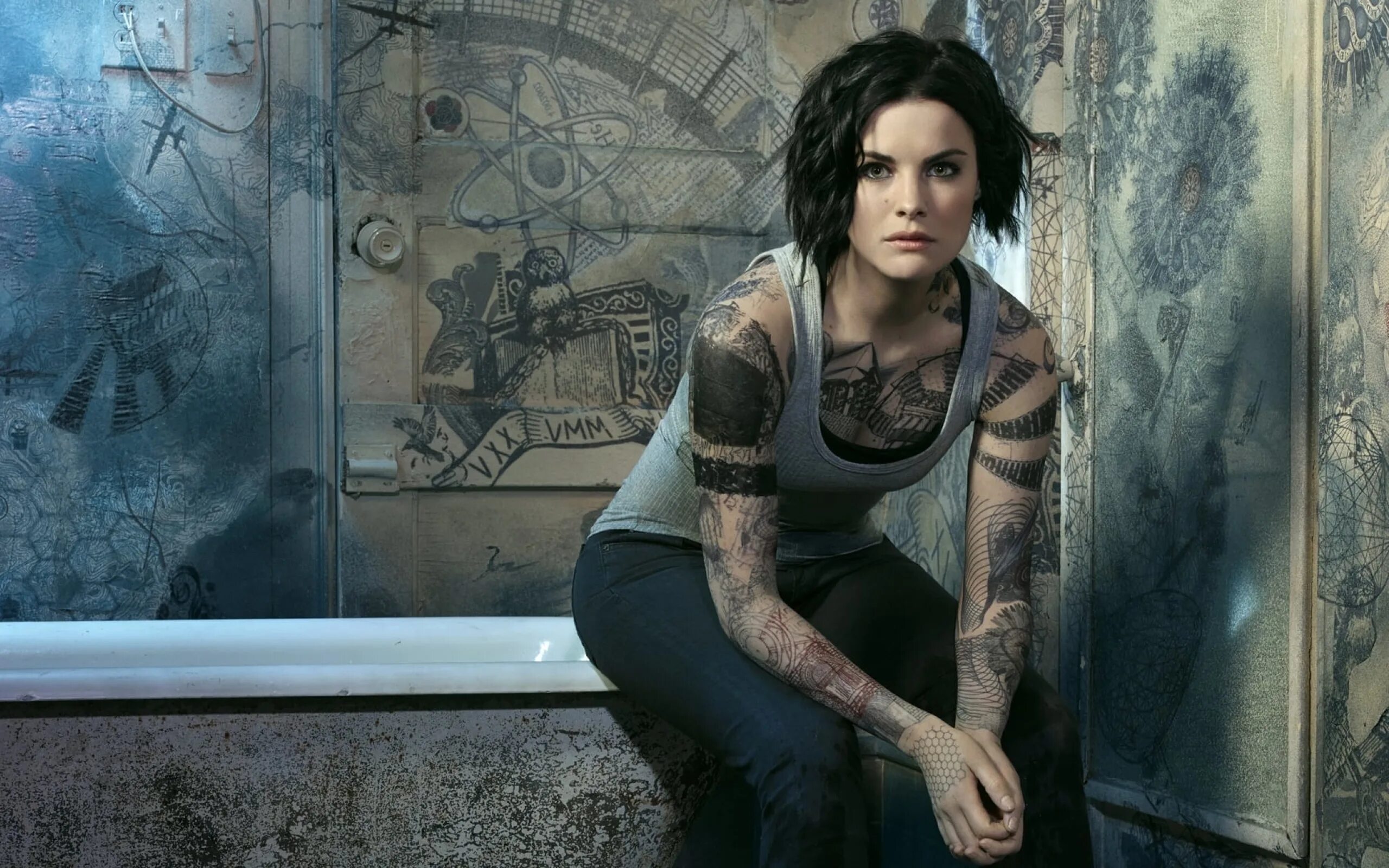 Слепое пятно на русском. Слепая зона / blindspot (2015 – 2020). Сериал слепая зона джейн невеста. Слепое пятно на русском. Слепая зона брат джейн.