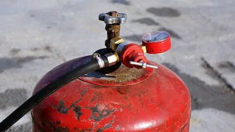 Газовый баллон рядом