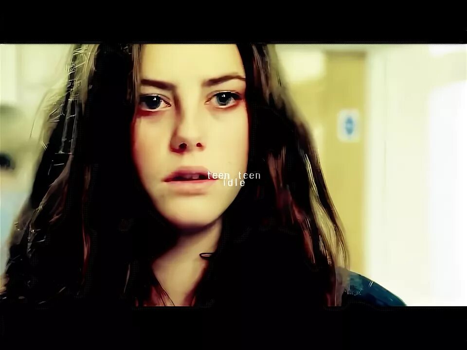 Кая скоделарио молокососы гиф. Lina stonem. Эффи стонем sad. Effy stonem. Героиновый шик эффи.