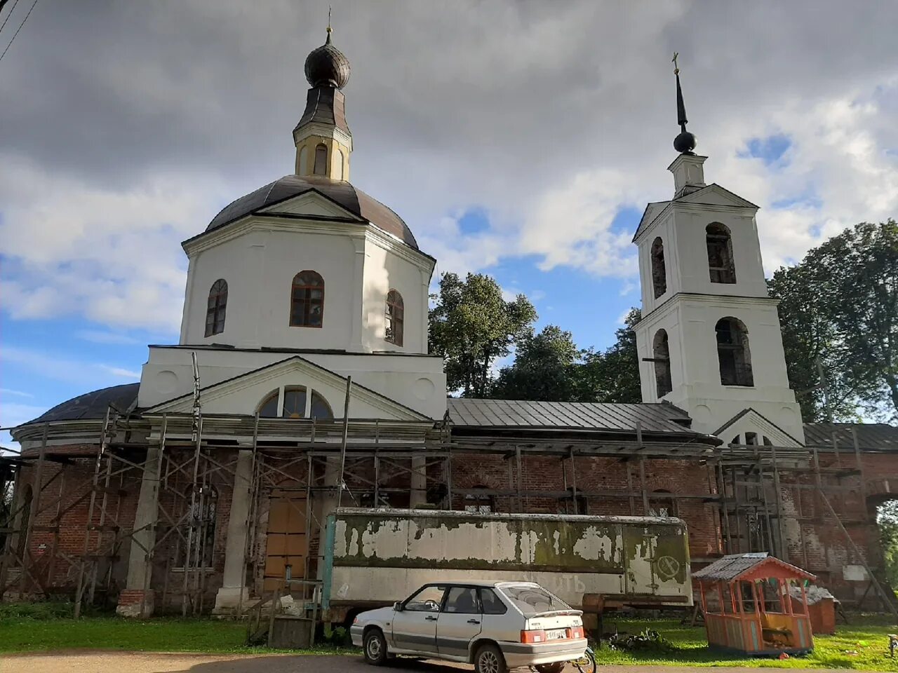 Расписание автобусов 43 ассаурово. Скорбященская Церковь Ассаурово. Скорбященского храма с. Ассаурово. Деревня Ассаурово храм. Церковь в селе.