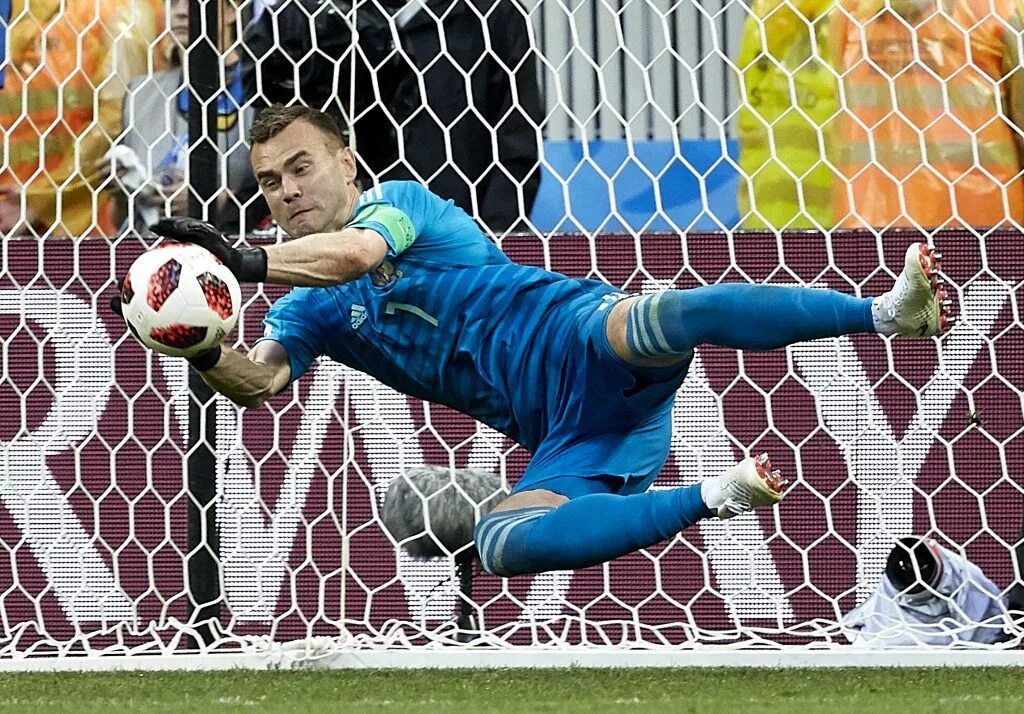Акинфеев реклама. Акинфеев 2025. акинфеев fifa. евро 2012 акинфеев. акинфеев евро 2016.