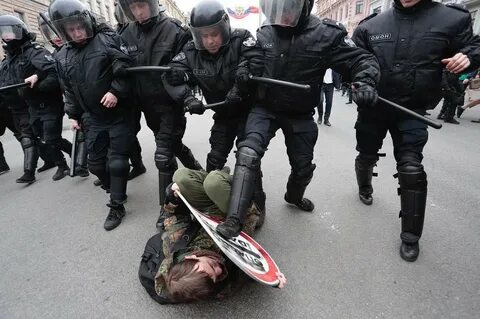 Постоянно избивают