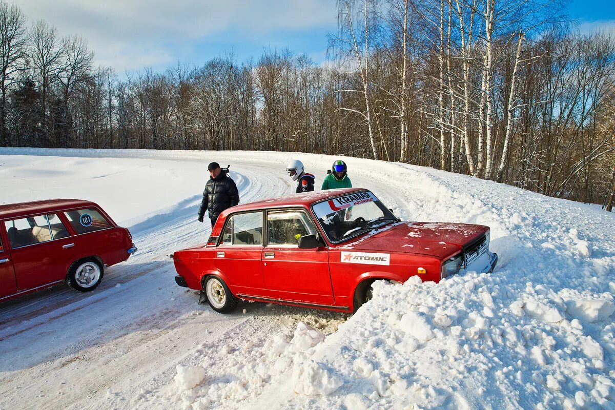 Жигули 2107 зимний дрифт. ВАЗ 2107 зимний дрифт. ВАЗ-2105 Жигули зимой. ВАЗ 2105 зимний дрифт.