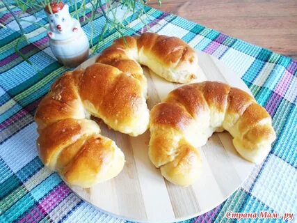 Рогалики с сгущенкой из дрожжевого теста