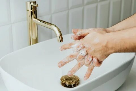 Чем отмыть руки от пены