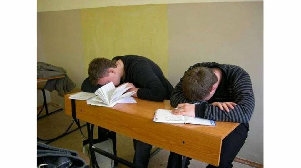 Сплю на парте
