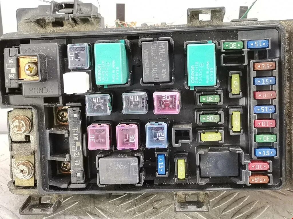 Блок предохранителей honda accord 7. Блок предохранителей honda accord 6 cf3. Предохранитель honda accord 7 15a. Блок предохранителей хонда аккорд 7 2. Блок предохранителей хонда аккорд 8.