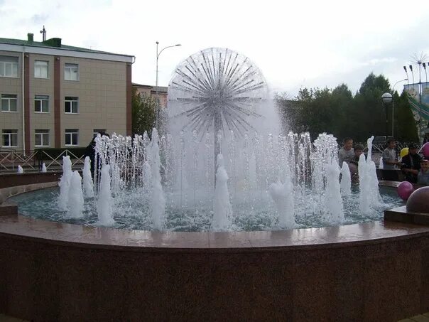 Достопримечательности города березовский кемеровской области. Город берёзовский кемеровская. Памятники города березовский свердловская область. Город березовский время. Фонтан в городе березовский кемеровская.