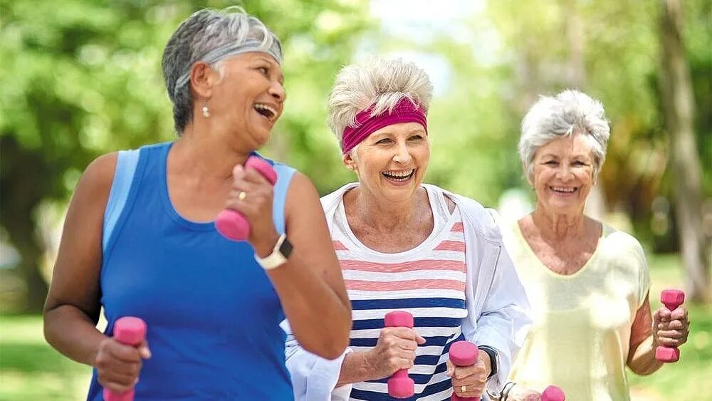 Ютуб долголетие. Физическая активность пожилых. Радостные пенсионеры. Пенсионеры активный образ жизни. Пожилые активный образ жизни.