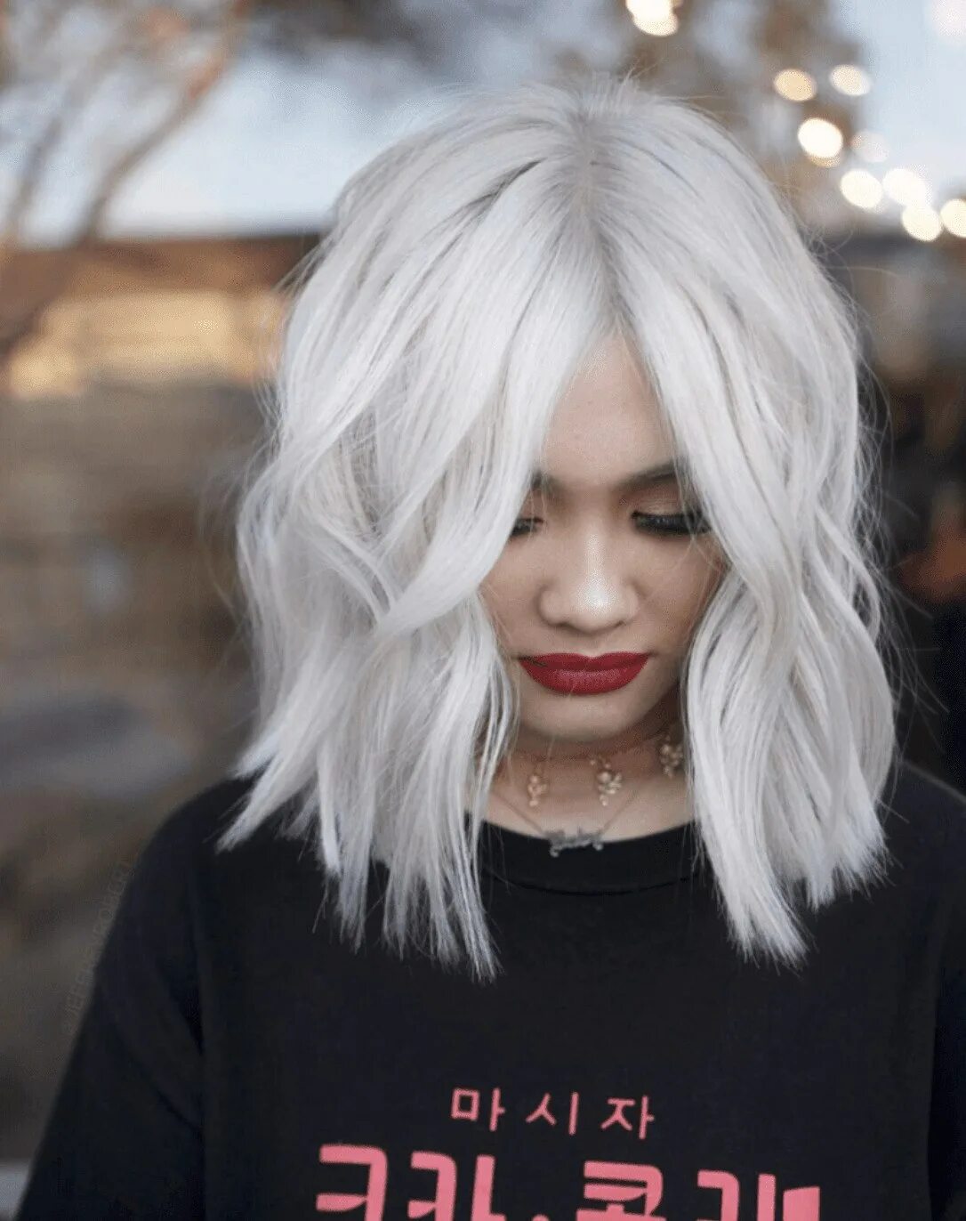 Крутые белые волосы. Платиновая блондинка. Белый блонд. Тотал блонд 2021. Тотал блонд платиновый.