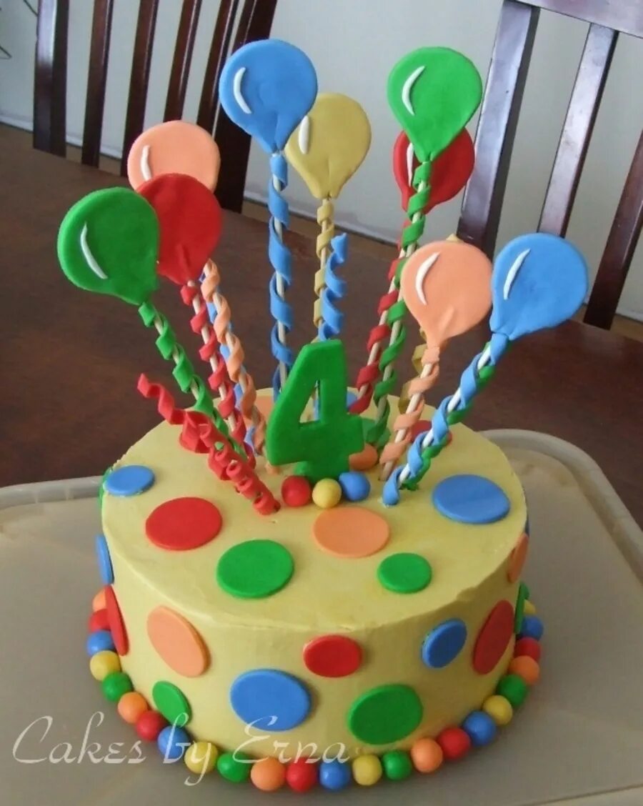 Сделать торт из шаров. Торт с шариками для мальчика. Украшение торта шариками. Торт украшенный шариками. Торт «воздушные шарики».