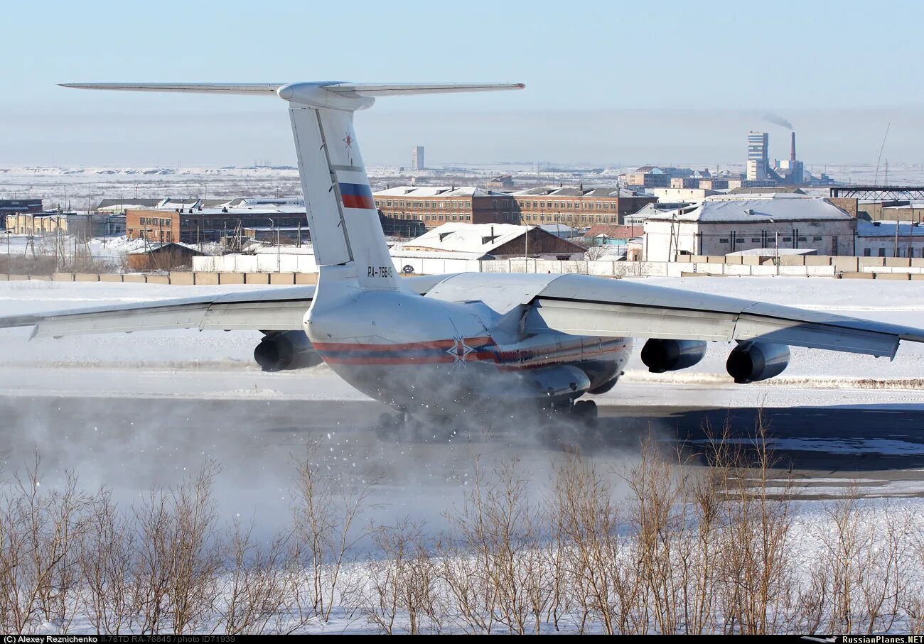 Погода воркута сайт аэропорт. Ra 76845 ил 76. Ил 76 Воркута. Аэропорт Воркута ВПП. Ил 76 МЧС.