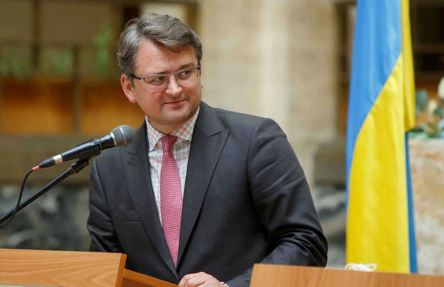 Кулеба министр иностранных. Кулеба министр иностранных дел украины. украинский министр иностранных дел дмитрий кулеба. глава мид кулеба. глава украинского мида кулеба.
