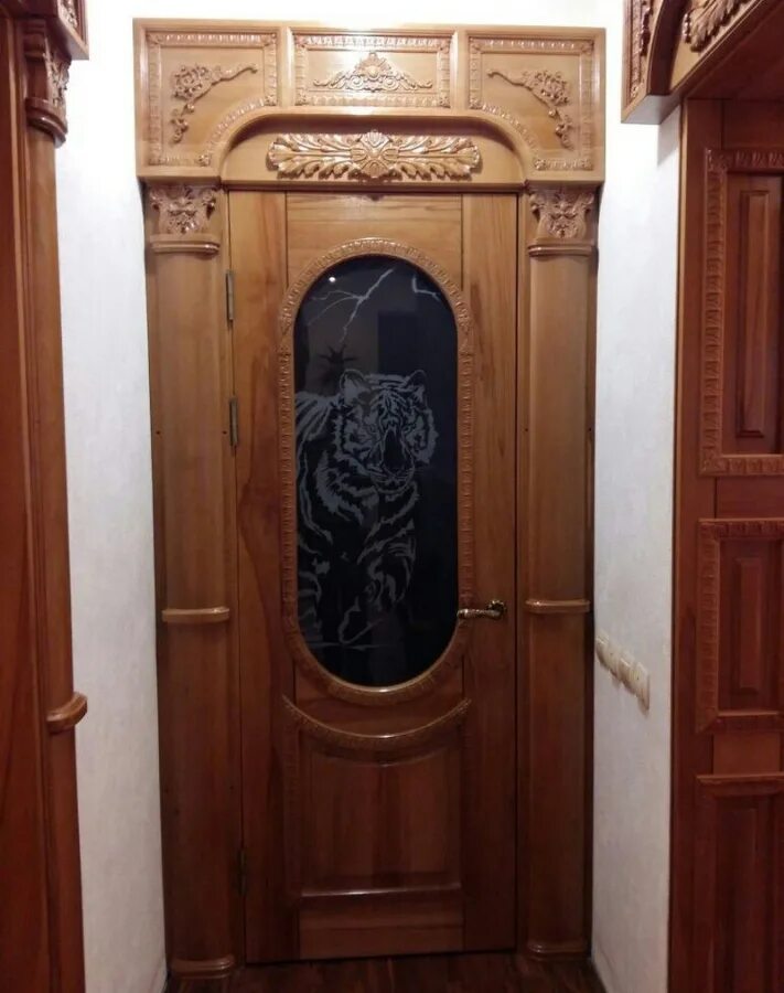 Дверь каролина массив сосны грязи. Двери из дерева. Необычные деревянные двери. Дверь деревянная волгоград. Марийские двери волгоград.