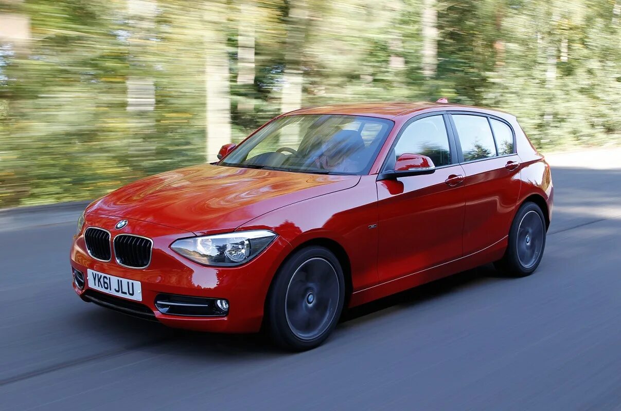 Автомобиль bmw 1. BMW 1. БМВ 1 хэтчбек. BMW 1 Series 2011. БМВ хэтчбек 2011.